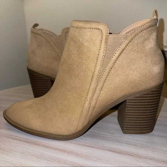 Francesca’s Ankle Booties - Picture 3 of 3